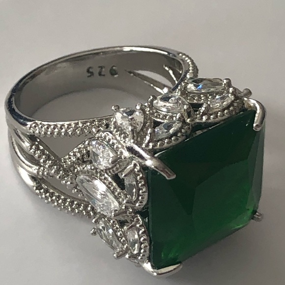 🦚Elegant 925 Silver Ring Green & Clear Stone Sz 9.5🦚 - Picture 2 of 15